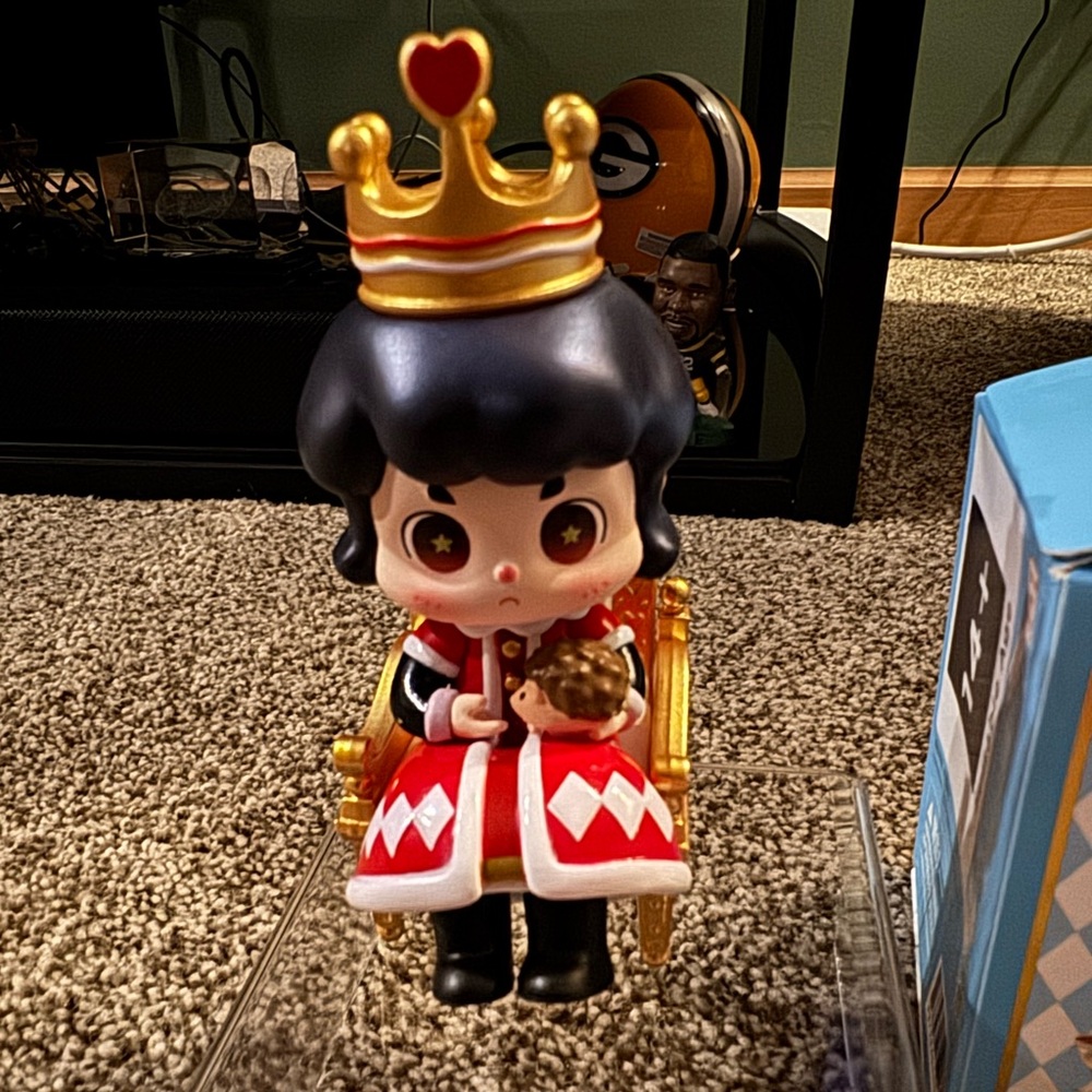 Alice in Wonderland- King of Hearts figure